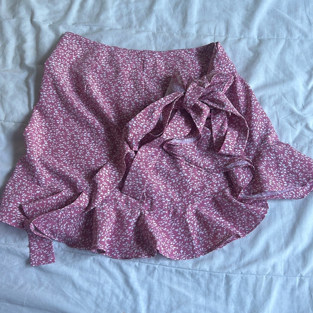 Open skirt that tights with a bow